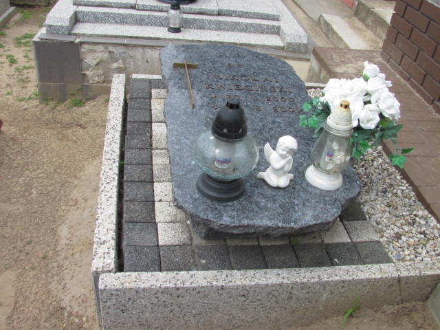 Grób Mikołaj Kwieciński